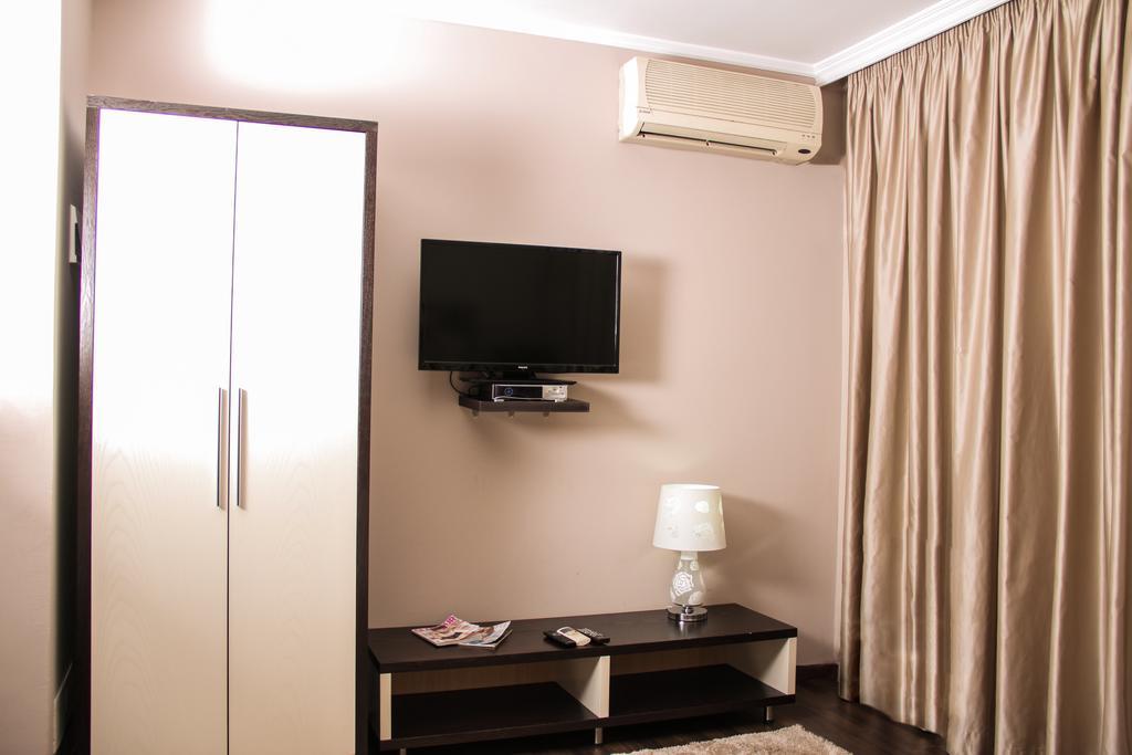 Vivar Hotel Tirana Zimmer foto